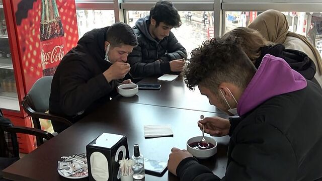 Düzce'de duygulandıran yemek servisi