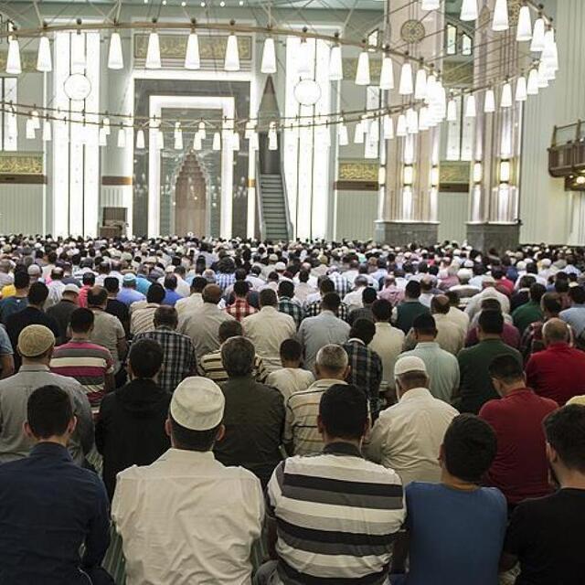 Bursa Cuma namazı saati kaçta?