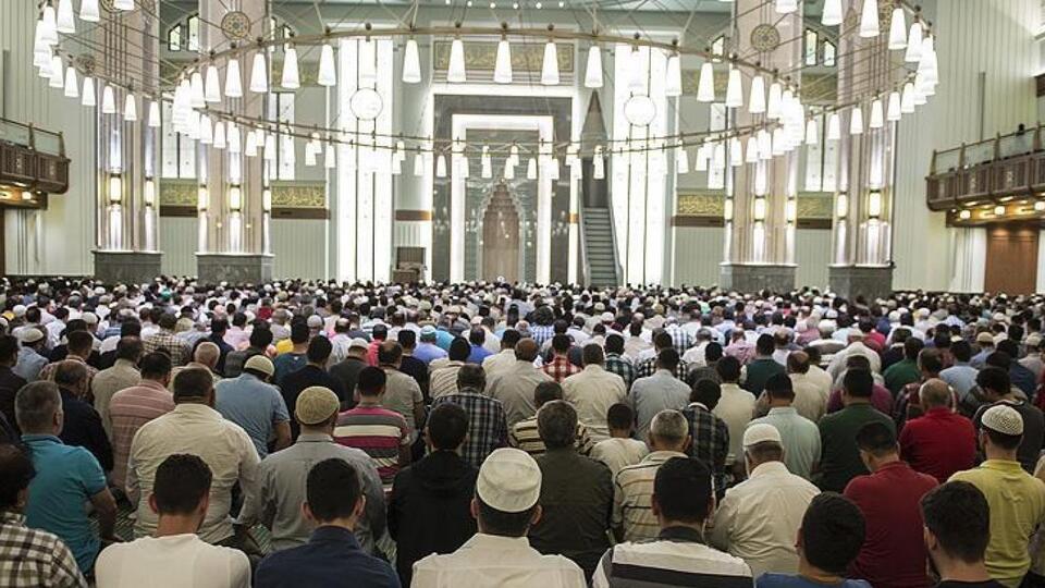 Bursa Cuma namazı saati kaçta?