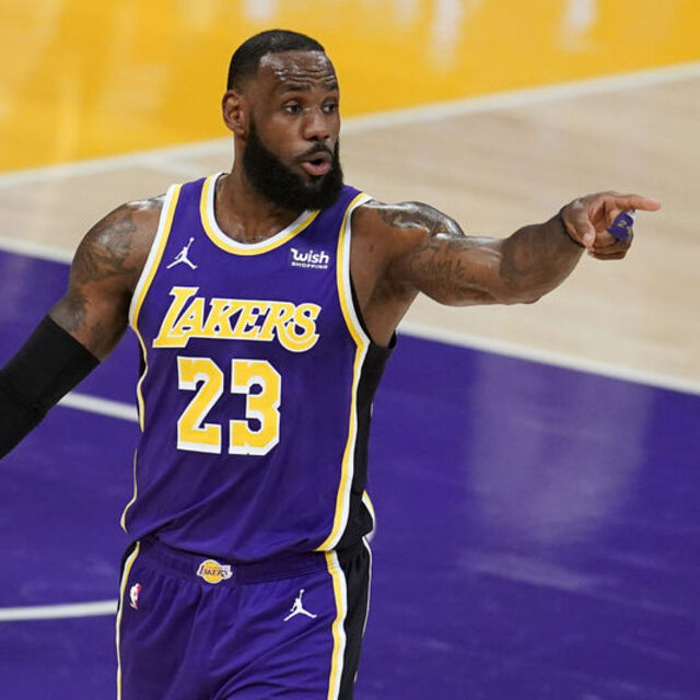 Lakers, LeBron James'le kazandı