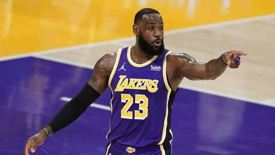 Lakers, LeBron James'le kazandı