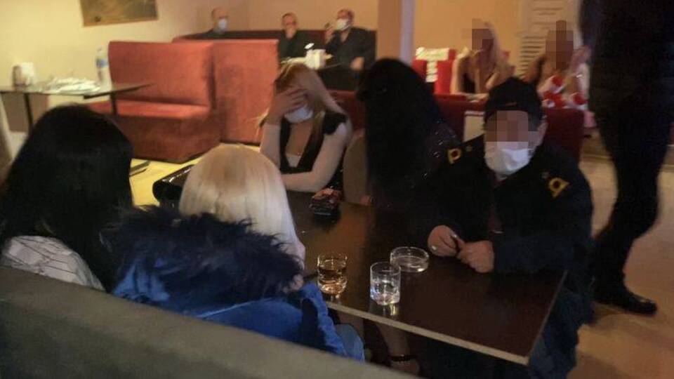 Lokanta görünümlü pavyonlara baskın!