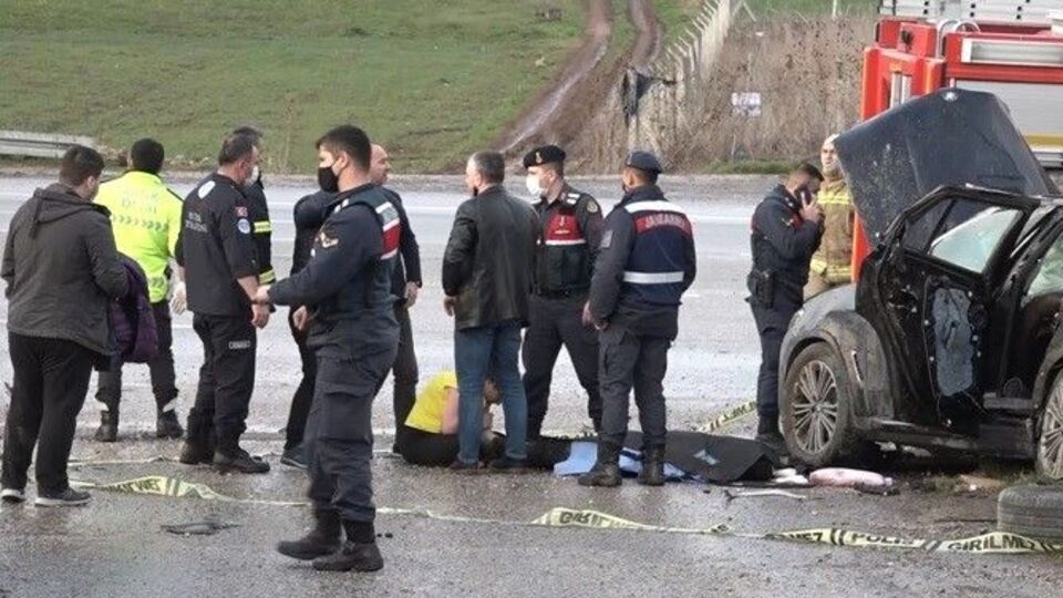 Acı veda! Ayaklarına sarıldı, ayıramadılar