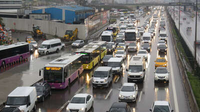 İstanbul'da trafik felç oldu!