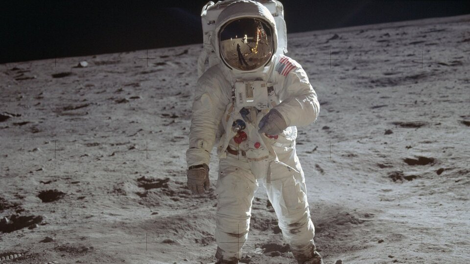 İlk kez bir kadın Ay'da yürüyecek!