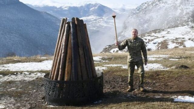 Aliyev, Nevruz ateşini Şuşa'da yaktı!