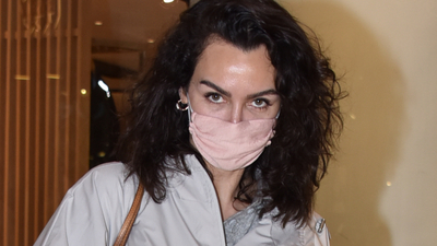 Kaşlarını çattı!