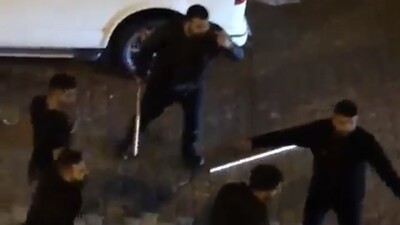 Taş ve sopalarla iş yerine saldırdılar!