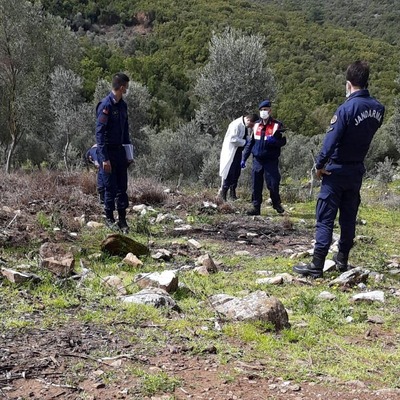 Amcalarından birini öldürdü, diğerini yaraladı!