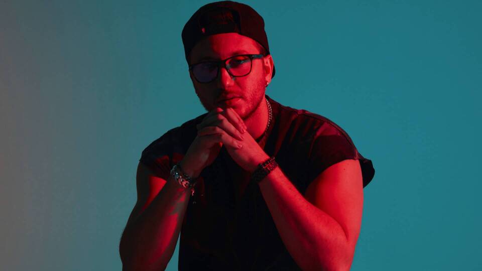 Anıl Piyancı'dan 'İzmir'