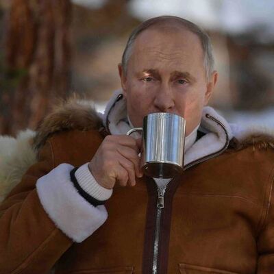 'Nükleer çanta' her zaman Putin'in yanında!'