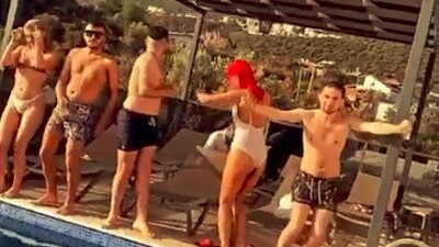 Villadaki kaçak havuz partisine baskın!