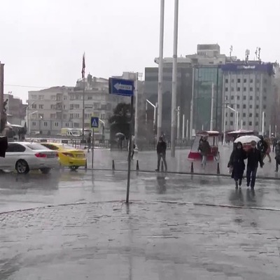 İstanbul'da beklenen yağış başladı!