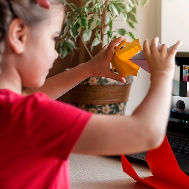 Çocuklara online sanat eğitimi verecek