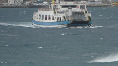 Feribot seferlerine fırtına engeli