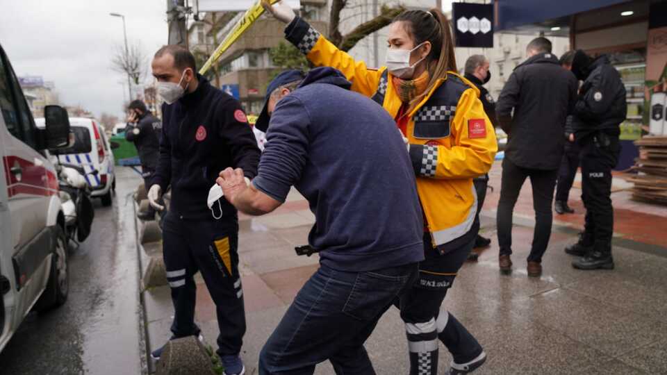 Kuyumcuya soygun girişiminde 2 yaralı!