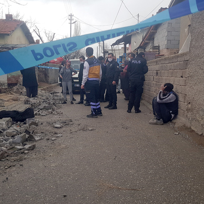 6 yaşındaki çocuğun üzerine duvar yıkıldı