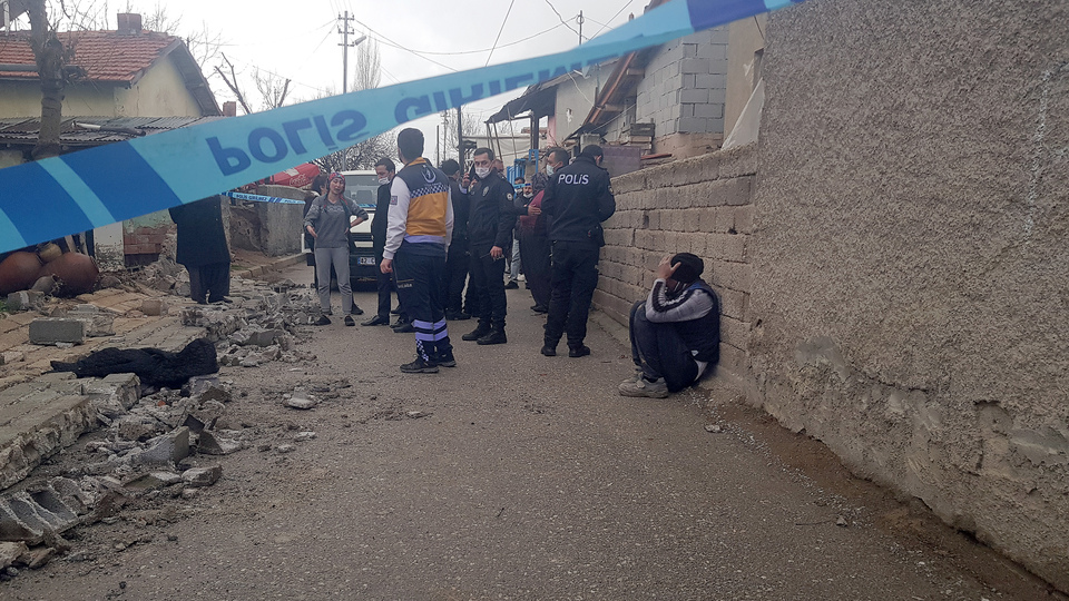 6 yaşındaki çocuğun üzerine duvar yıkıldı