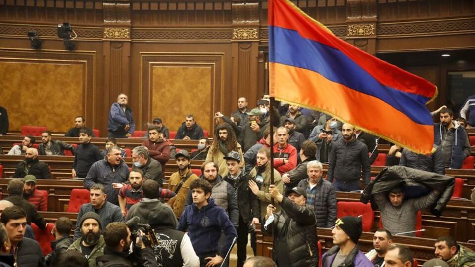 Ermenistan "savaş durumunu" kaldırdı!
