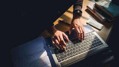 1.8 milyar dolarlık patron dolandırıcılığı