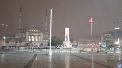 İstanbul'a sabah saatlerinde kar sürprizi