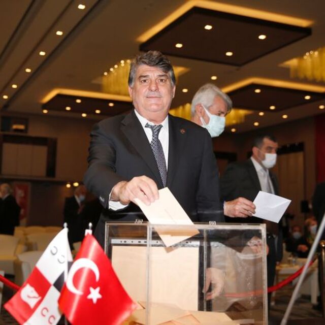 Adalı yeniden başkan