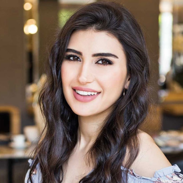 İdil Fırat kimdir?