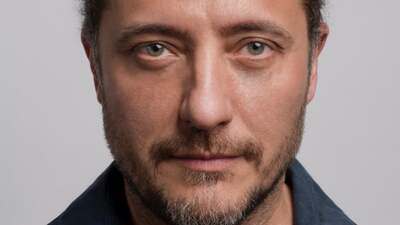 Yiğit Özşener kimdir?