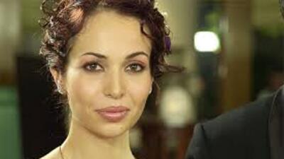 Esra Ronabar kimdir?