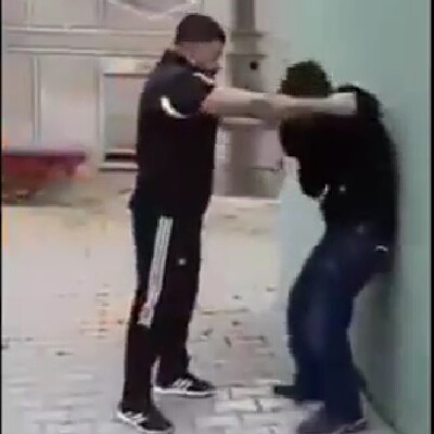 Aşağılık adam bir engelli genci daha dövmüş!