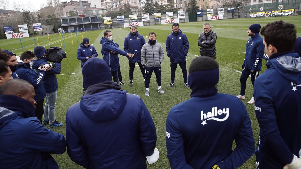 Emre Belözoğlu göreve başladı