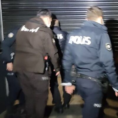 Koronavirüsü hiçe saydılar, polis ekipleri tarafından basıldılar