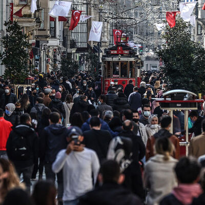 İstiklal Caddesi doldu taştı! Korona turu!