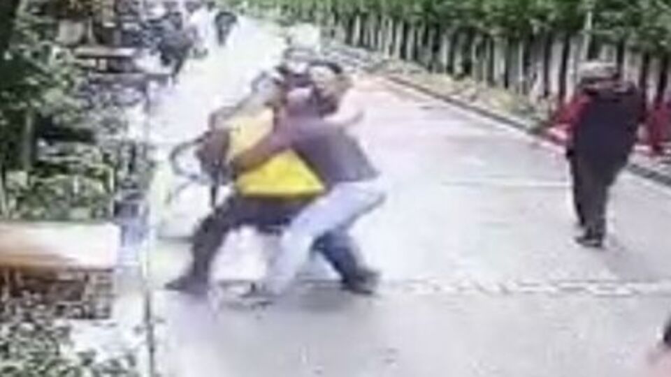 'Boksörüm' diyerek millete saldırdı!