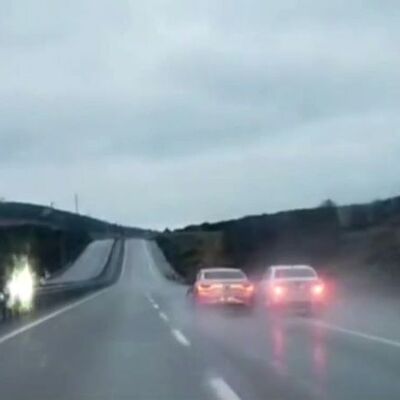 Yol inadı! Trafiği tehlikeye soktular