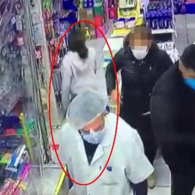 İğrençliği kasiyer fark etti, polis ortaya çıkardı