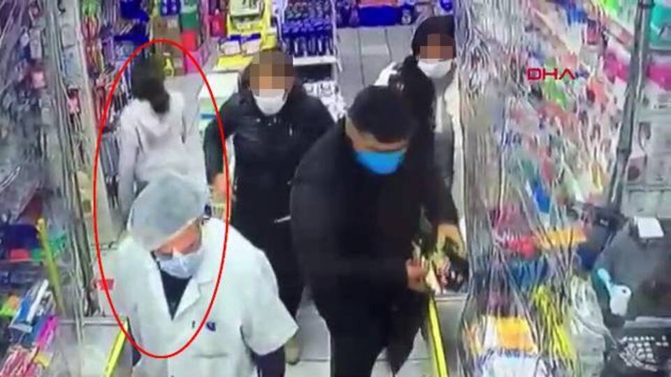 İğrençliği kasiyer fark etti, polis ortaya çıkardı