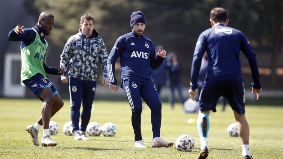 Fenerbahçe'de hazırlıklar devam ediyor