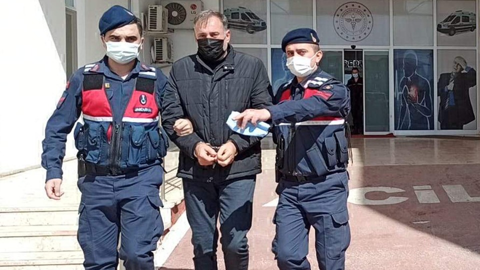 İlişkisi olduğu kadını öldürüp tarlaya gömdü!