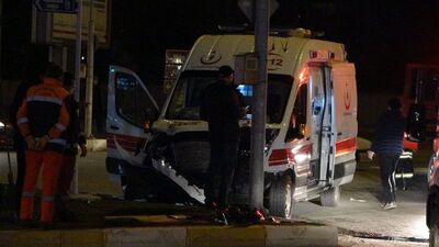 Çorum'da ambulans ile otomobil çarpıştı: 7 yaralı