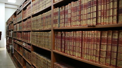 "Şecaat arz ederken merd-i kıbtî sirkatin söyler"