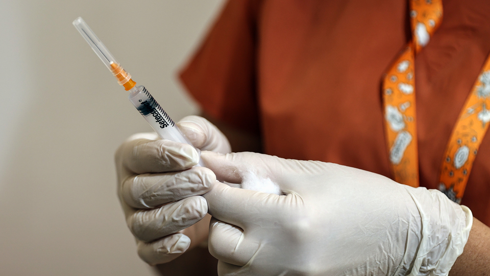 Türkiye'de Covid-19'la mücadelede aşılama 15 milyonu geçti