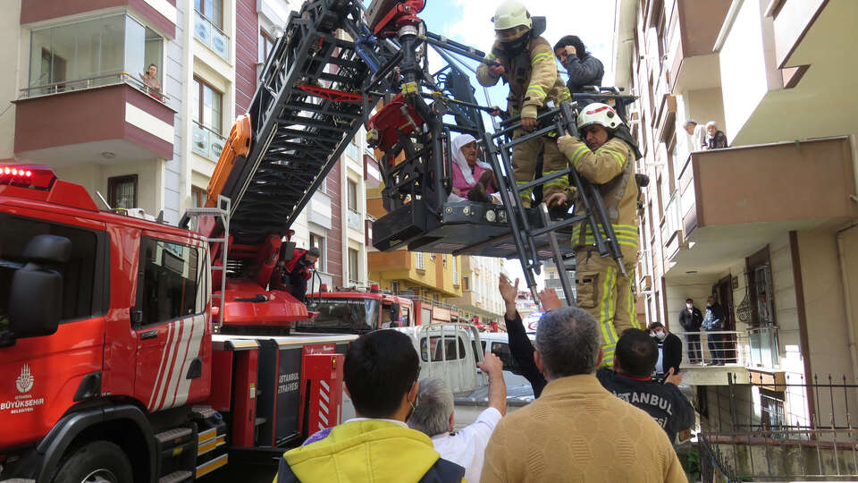 Dört katlı binada can pazarı!