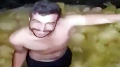 Turşu tesisinde skandal görüntü!