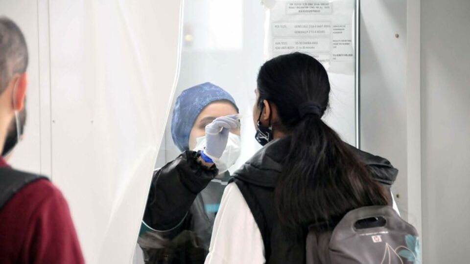 İstanbul havalimanlarında 9 ayda 469 bin 735 yolcuya koronavirüs testi yapıldı