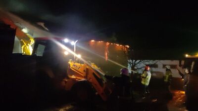 Tavuk çiftliği küle döndü, 2 bin tavuk telef oldu