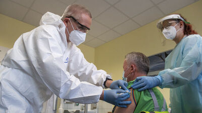 Almanya'da AstraZeneca aşısı için 60 yaş üstü tavsiyesi