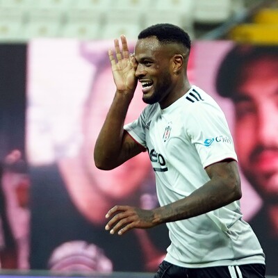 Cyle Larin'in peşindeler!