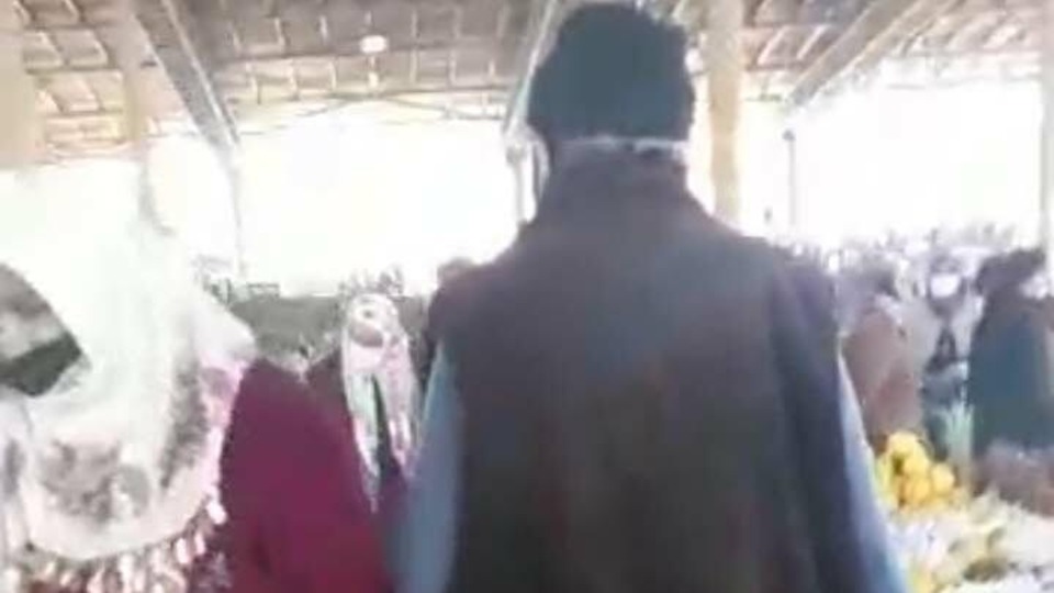 Pazarda iğrenç taciz!