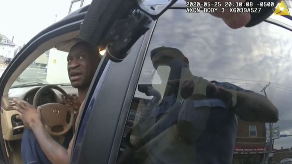 Floyd cinayetinde tüyler ürperten görüntüler!